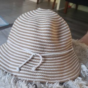 Jaclyn Smith hat